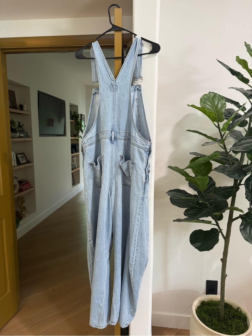 NWT Gap Ultra-Soft Horseshoe Barrel Leg Overalls - Picture 4 of 7